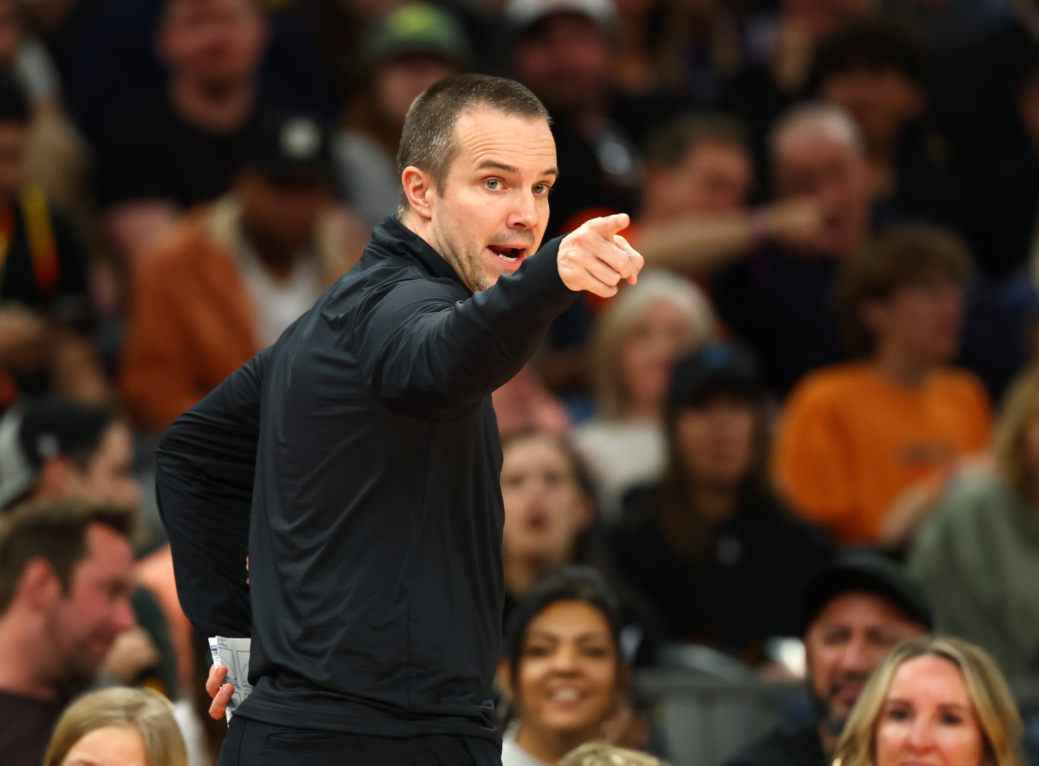 炸金花单机游戏在线-奥特：火箭身体对抗明显占优 进入季后赛会缩短轮换要选对人